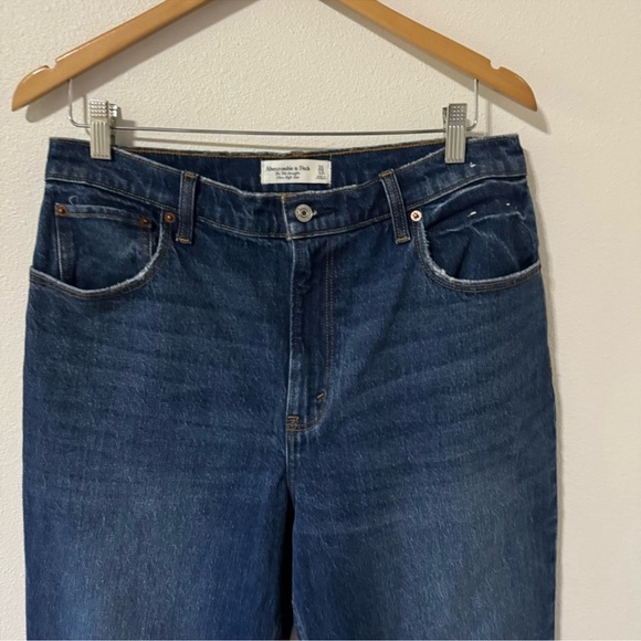 Abercrombie & Fitch Ultra High Rise The 90s Straight Jean Dark Wash-31/12 Short - Picture 5 of 7